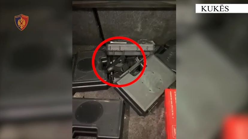 Trafikuan 8 armë zjarri nga Kosova në Shqipëri, arrestohen dy persona