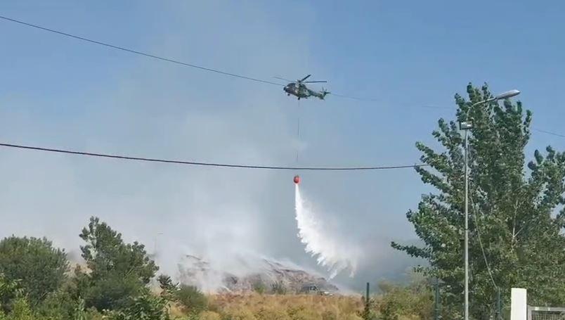 Zjarri në Elbasan vijon prej 3 ditësh, nis ndërhyrja nga ajri