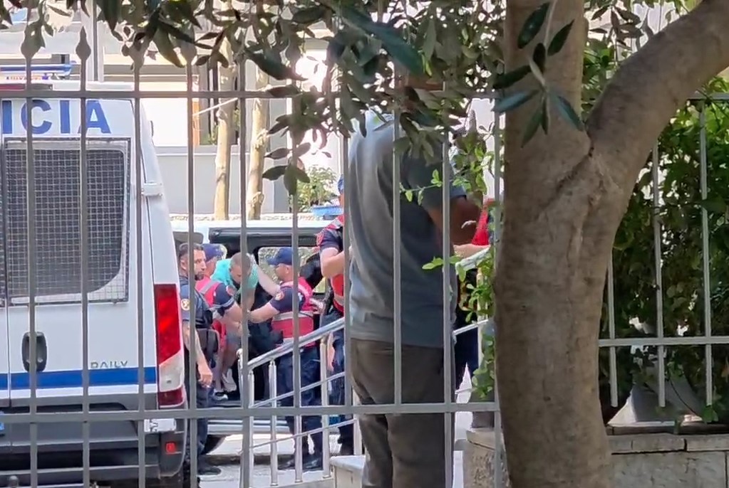 “Ndodhi vetëm një herë”- Akuzohet se abuzoi me të bijën, del në gjykatë 36-vjeçari