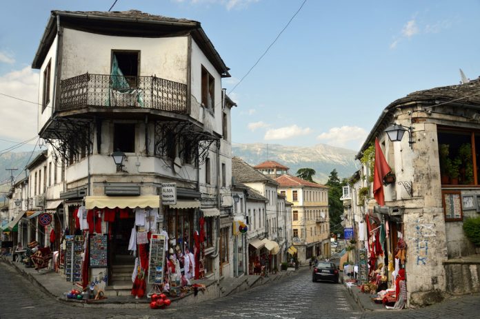 Dorëhiqen 7 administratorë të njësive në Bashkinë Gjirokastër