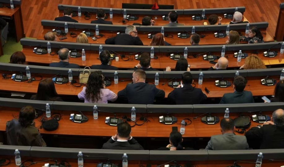 Kosova dështon për të 40-tën herë të konstituojë Kuvendin pas zgjedhjeve