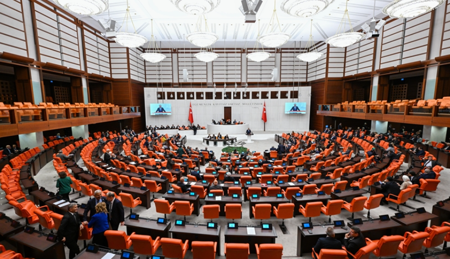 Parlamenti turk dënon sulmet izraelite në Siri: Mbështetje për popullin sirian