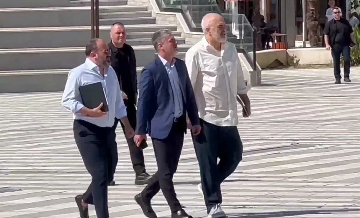 Rama  furtunë  në Vlorë  kërkon shkarkime masive në bashki  Zbardhen porositë e lëna