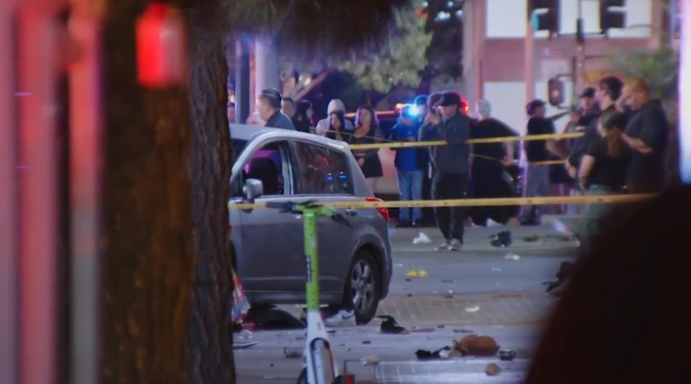Automjeti futet mes turmës në Los Angeles, 20 të plagosur, 5 në gjendje të rëndë