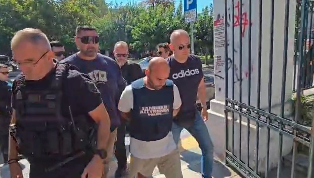 “Jam i hutuar”/ 40-vjeçari shqiptar që vrau gruan takon vajzën 18-vjeçare në gjykatë