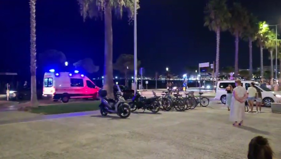 Aksident në Lungomare  Përfshihet një motor  drejtuesi transportohet në spital