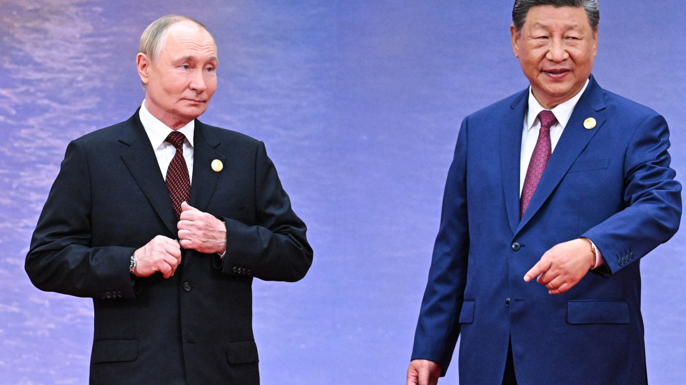 Kremlini: Putin dhe lideri kinez Xi Jinping diskutuan për takimin në Alaskë