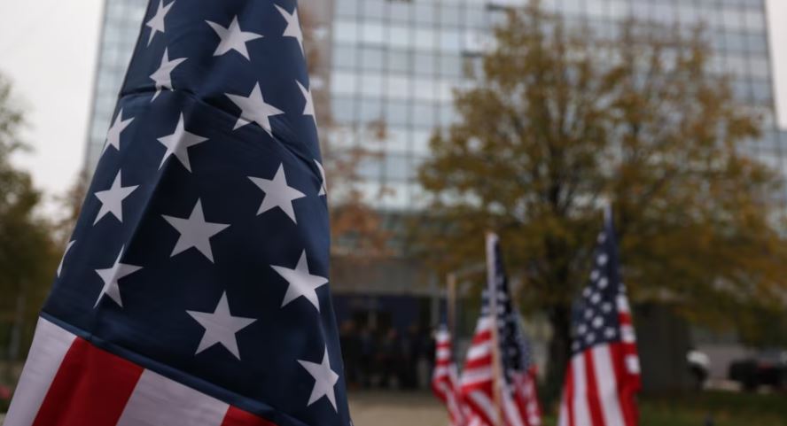 Ambasada amerikane: Ngërçi politik po i kushton Kosovës, udhëheqësit duhet të…