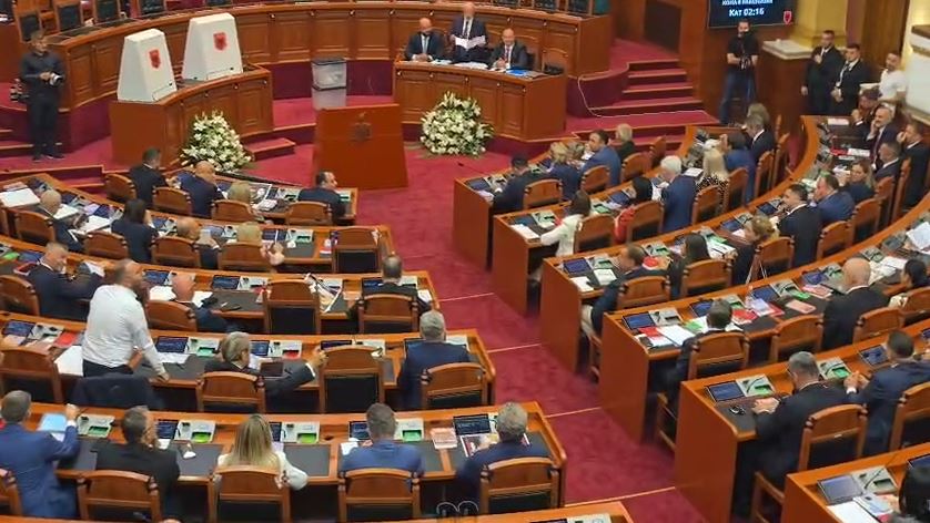 Peleshi u zgjodh kryetar Kuvendi  debat në distancë mes Bardhit dhe Ramës