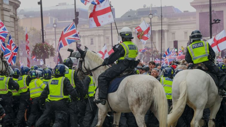 “Unite the Kingdom”, 26 policë të plagosur në protestën e zhvilluar në Londër