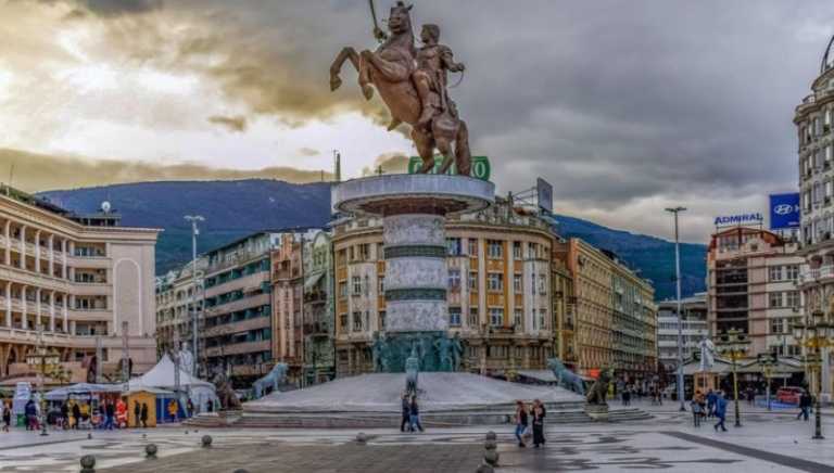 Maqedoni e Veriut, gjykata heq 11 emra shqiptarë nga rrugët e Tetovës, rikthehen emërtimet jugosllave