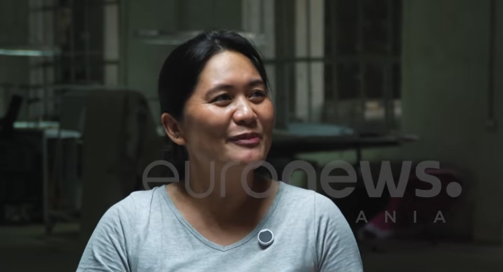 “Ndihem mirë këtu”, punëtorja nga Filipinet në Elbasan: Dua të sjell edhe familjen