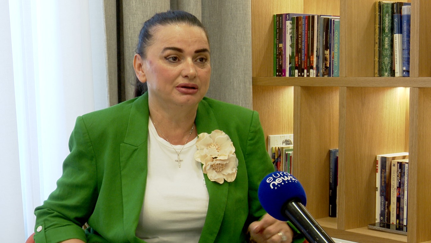 Debatet për ligjin që zgjeron përkufizimin e gjinisë, Pano: Cenon familjen