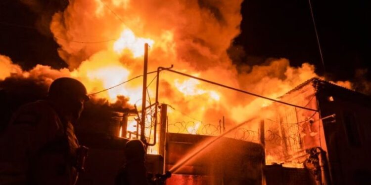 Ukraina sulmon gjatë natës me dronë rafinerinë ruse të naftës