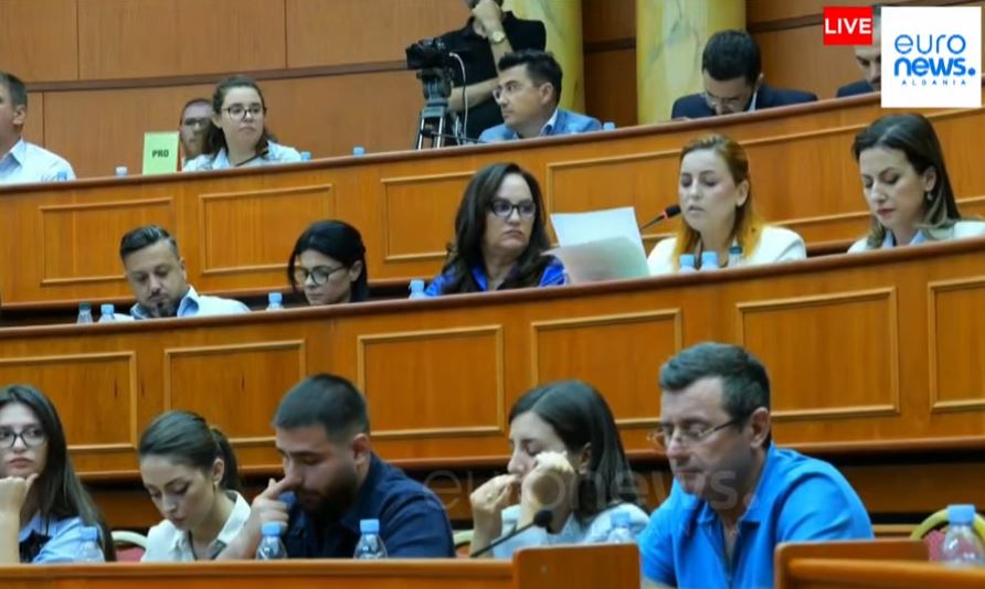 Shkarkimi i Veliajt/ Debate në mbledhjen e këshillit, opozita: Pse nuk është prezent