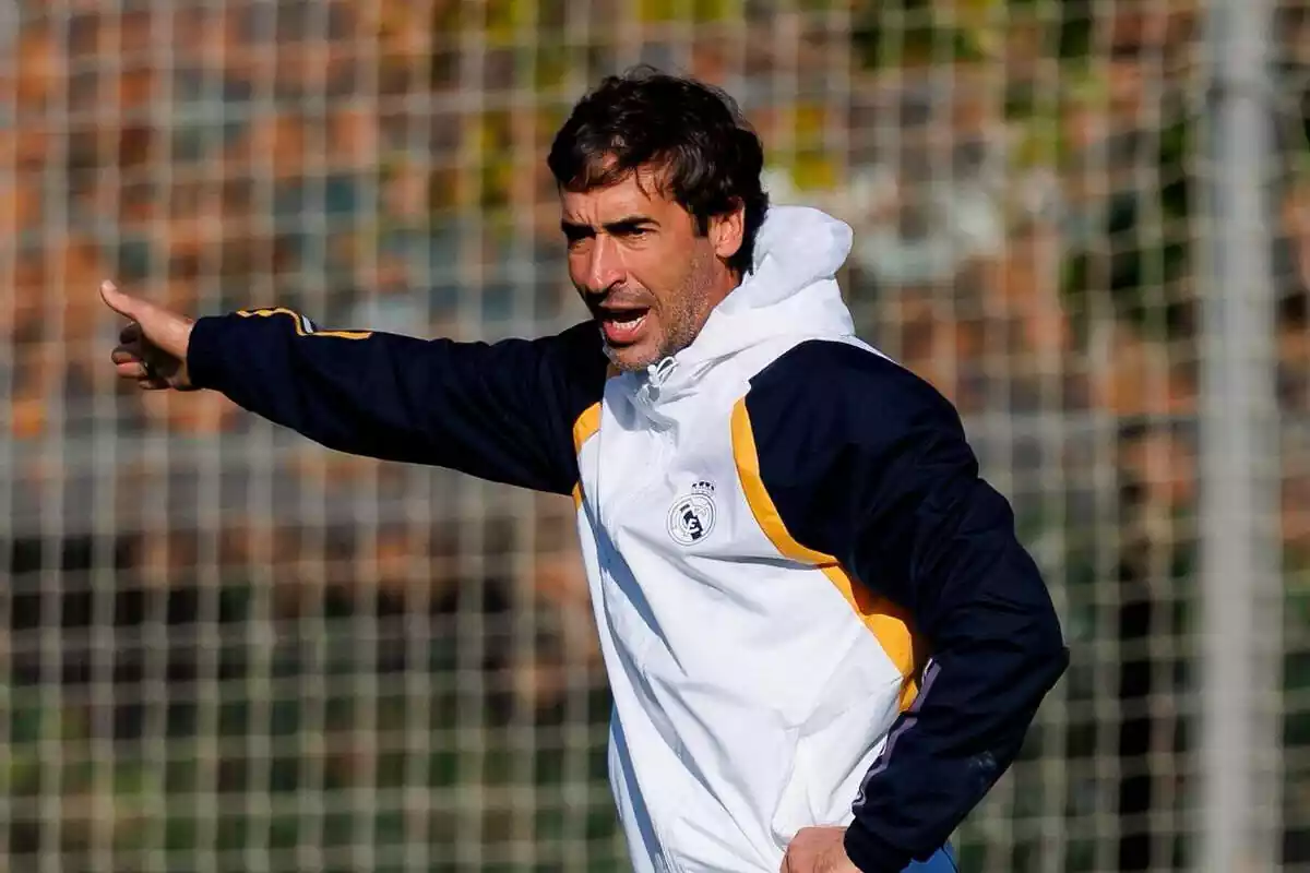 Pas ikjes së Ten Hag, për stolin e Leverkusen diskutohet Raul Gonzales