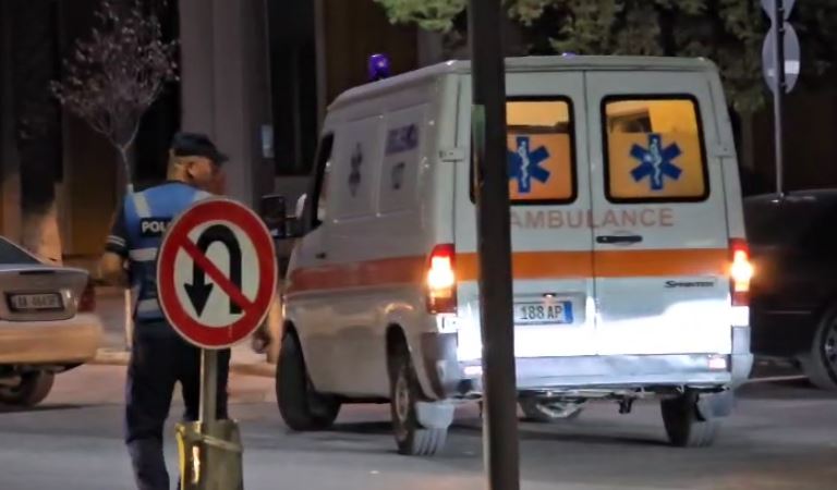 Fier/ Aksident në vijat e bardha, plagosen dy të moshuar