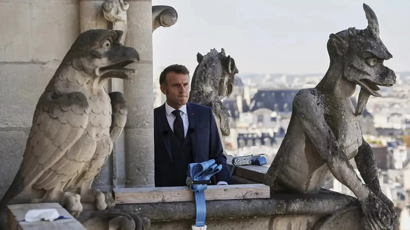 Me shpinë pas murit, Macron gjithnjë e më i izoluar teksa kriza thellohet