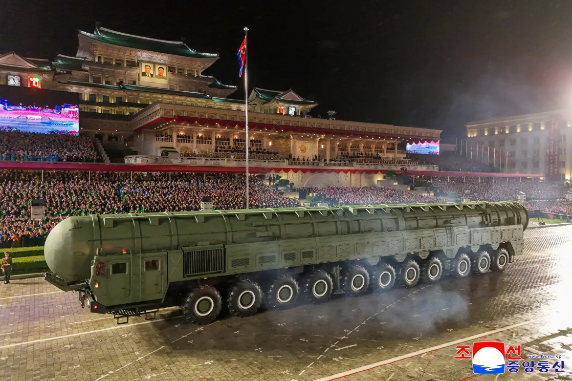Kim Jong Un zbulon  raketën më të fortë bërthamore  të Koresë së Veriut