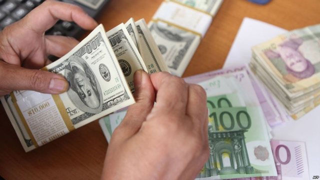 Këmbimi valutor sot  Me sa lekë blihen e shiten valutat kryesore