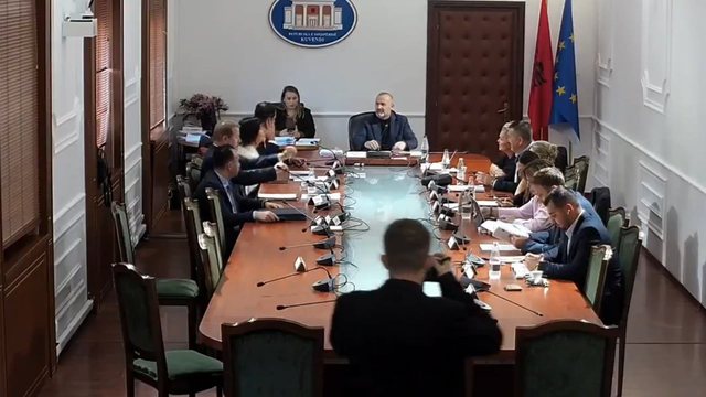Komisioni i Ligjeve rrëzon kërkesën e opozitës për shkarkimin e Presidentit Begaj