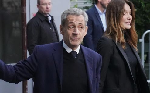 VIDEO/ Vijojnë thirrjet dhe kërcënimet e të burgosurve ndaj Nicolas Sarkozy