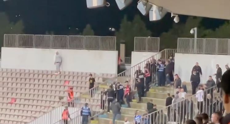 Përplasje mes tifozëve në “Elbasan Arena” pas humbjes ndaj Vorës