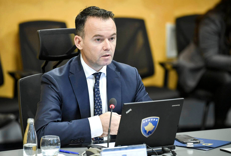Numërohen 10 kutitë e para në Mitrovicë  Faton Peci i LVV së merr mbi 50  të votave