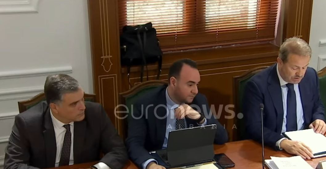 Komisioni i Ligjeve shqyrton kërkesën e opozitës për shkarkimin e presidentit Begaj