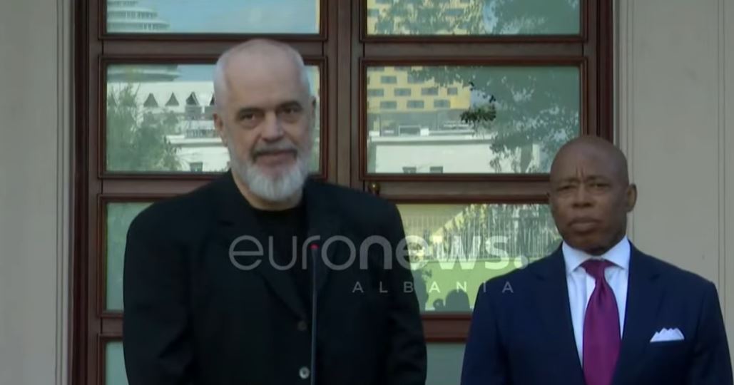 Rama pret kryebashkiakun e Nju Jorkut  Kishte shumë dëshirë të takohej me Diellën