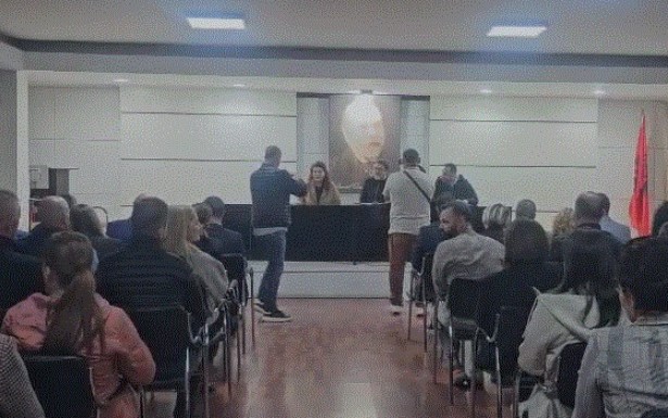 Prezantohet kandidatura e Brunilda Mersinit para strukturave të PS-së në Vlorë