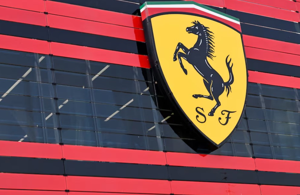 Ferrari ul numrin e makinave që eksporton në Angli pas ndryshimeve tatimore
