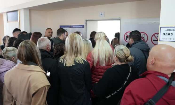 procesi-i-votimit-ne-mitrovicen-e-veriut-pjesemarrja-45-84-votuan-8-087-persona
