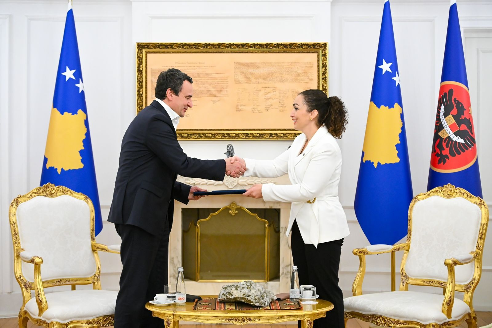 Presidentja Vjosa Osmani mandaton Albin Kurtin për formimin e Qeverisë së re