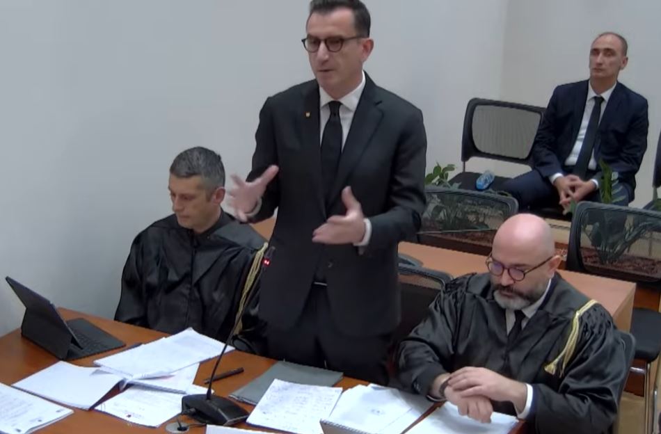 Veliaj në Kushtetuese, përfaqësuesit të qeverisë: Jeni pula apo elefant?