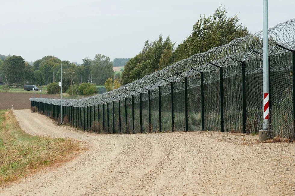 Estonia mbyll rrugën që e lidh me territorin rus, pasi u vunë re disa ushtarë