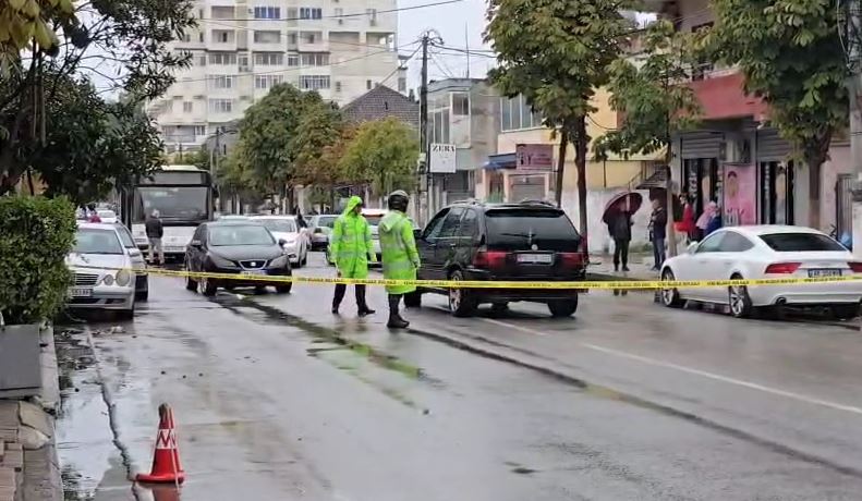 2 të plagosur pas sherrit në Durrës, njëri prej tyre ishte i armatosur  