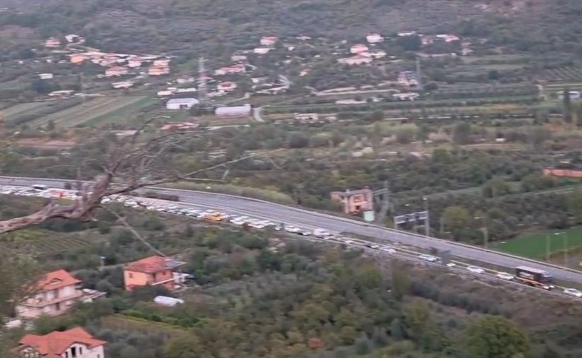 Mbyllja e autostradës Vorë–Durrës shton trafikun në aksin Tiranë–Elbasan