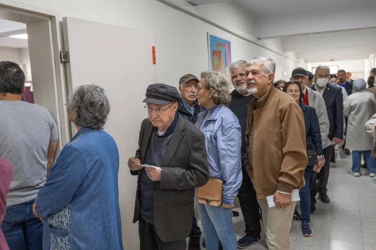 FOTO  Mosha e tretë  vulos  fitoren e PS së në 5 bashki  të rinjtë refuzuan votimet