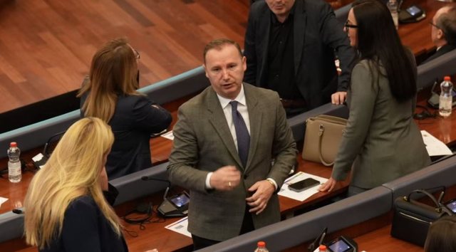 Analiza/ Pse zihemi për politikë?
