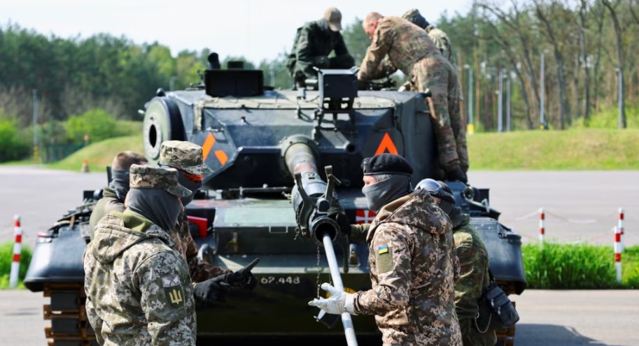 Komisioni Evropian shqyrton lëvizjen e pajisjeve ushtarake në rast lufte