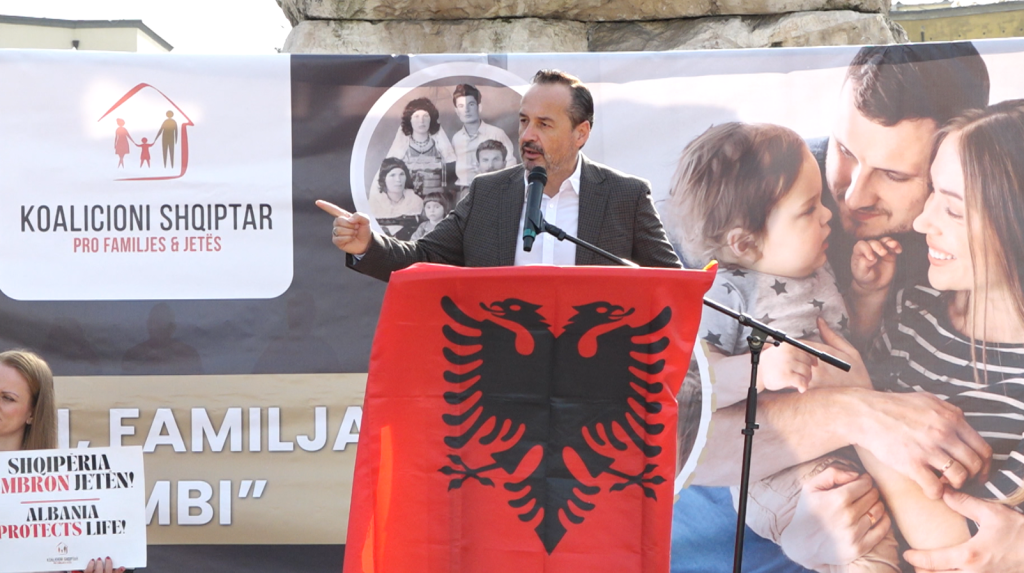  Kemi ardhur për të mbrojtur familjen   protestë kundër ligjit të barazisë gjinore