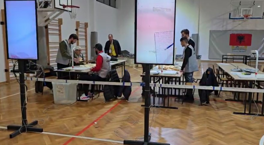 Numërohet kutia e parë në Tepelenë, kandidati i PS kryeson me diferencë të thellë