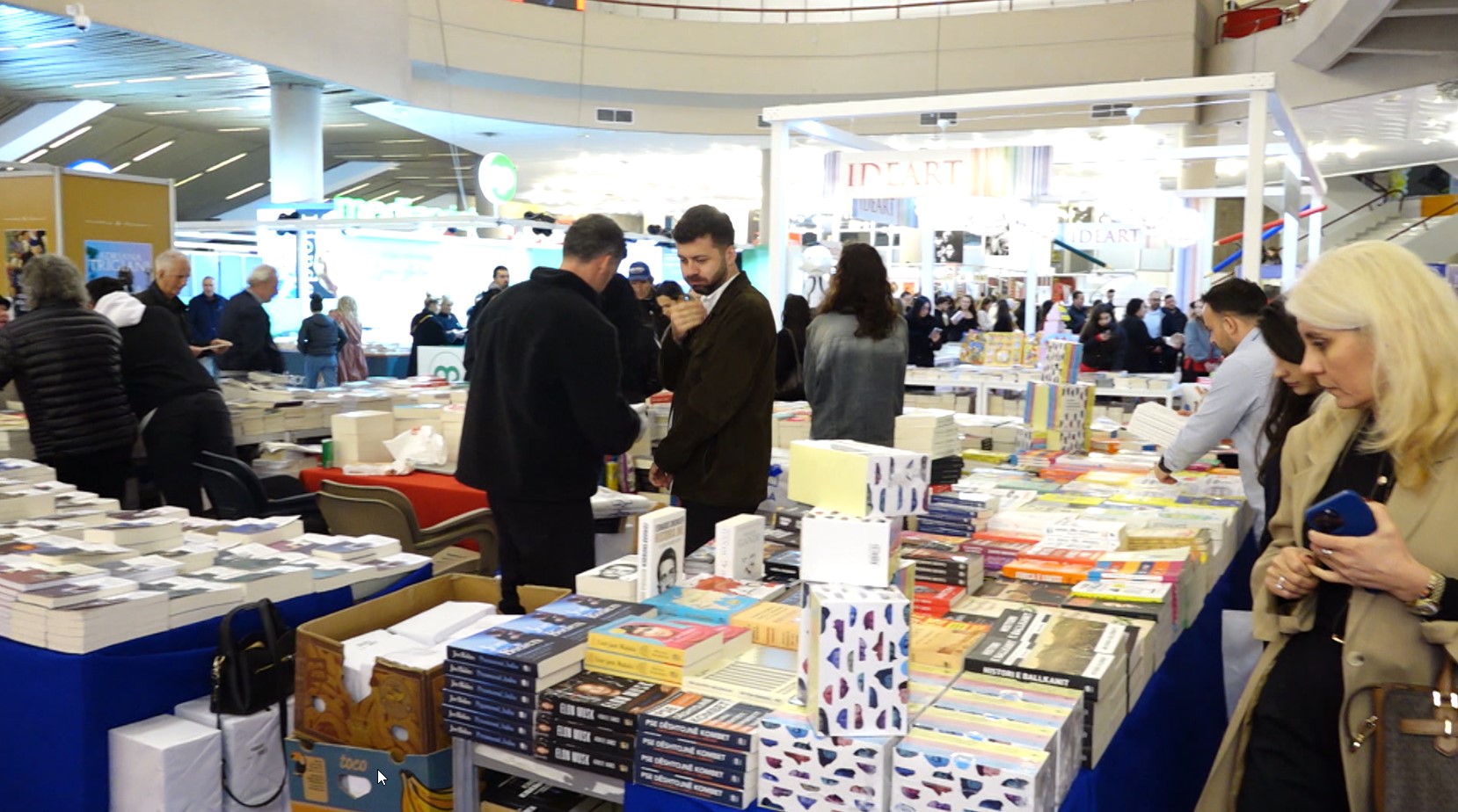 atmosfera-nga-dita-e-dyte-e-panarit-te-librit-ja-cfare-botimesh-zgjedhin-te-rinjte