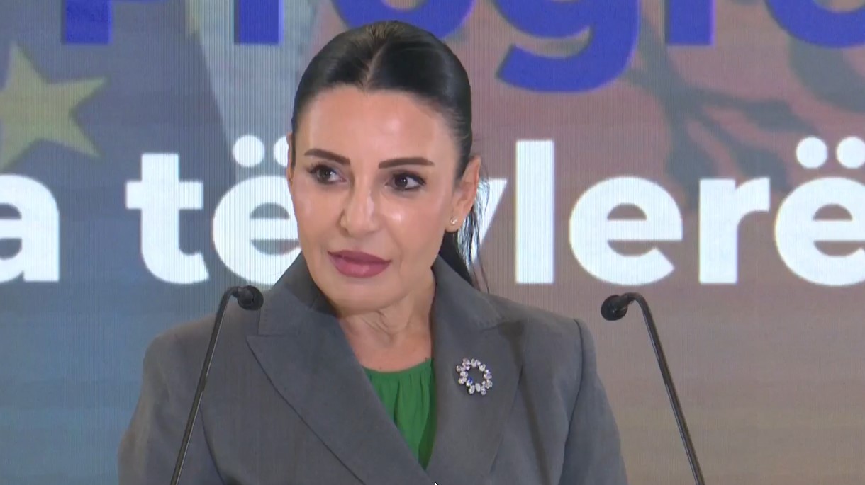 Balluku në krah të Ramës prezanton projektin OSHEE Charge  Vlerësim për intergimin