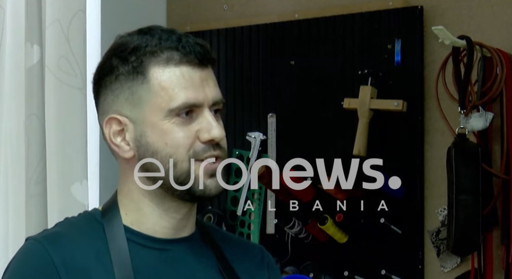 Intervista  Ish polici i  Shqiponjave   Pse e lashë uniformën për punimet artizanale
