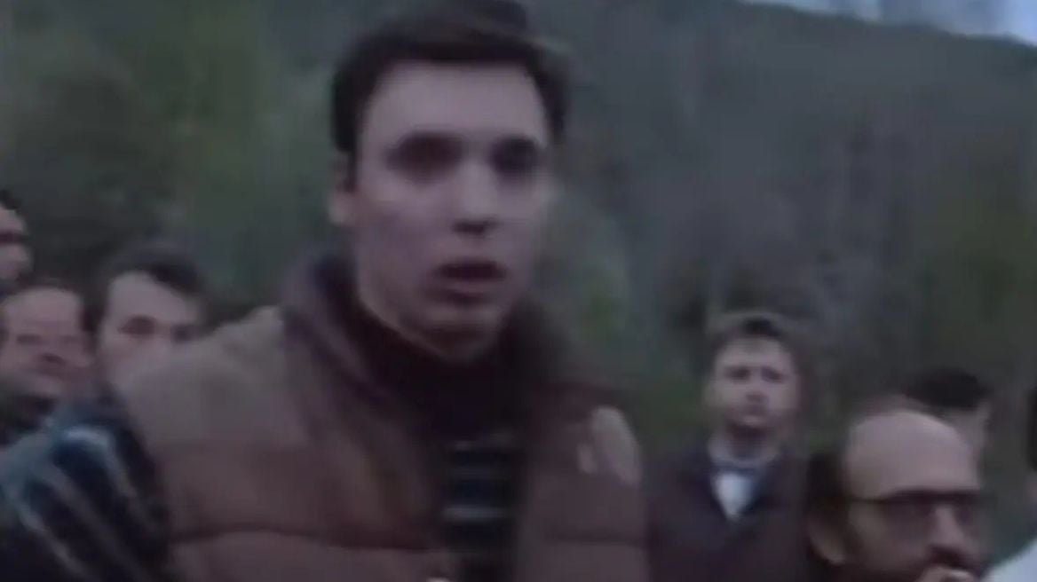 Gazetari nxjerr foton  Vuçiç pjesë e snajperistave në luftën e Bosnjes