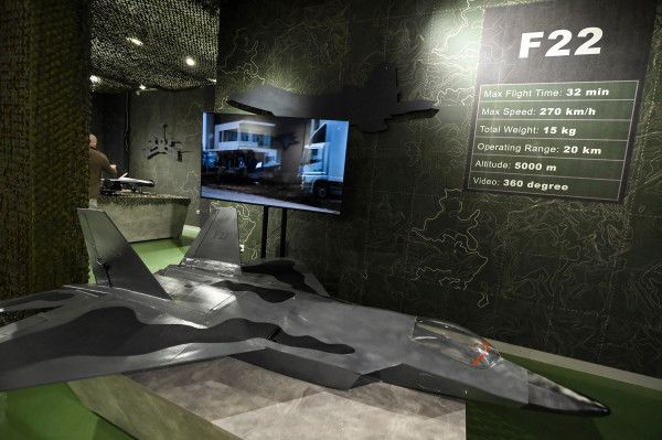 Kurti vizitë në fabrikën e prodhimit të dronëve