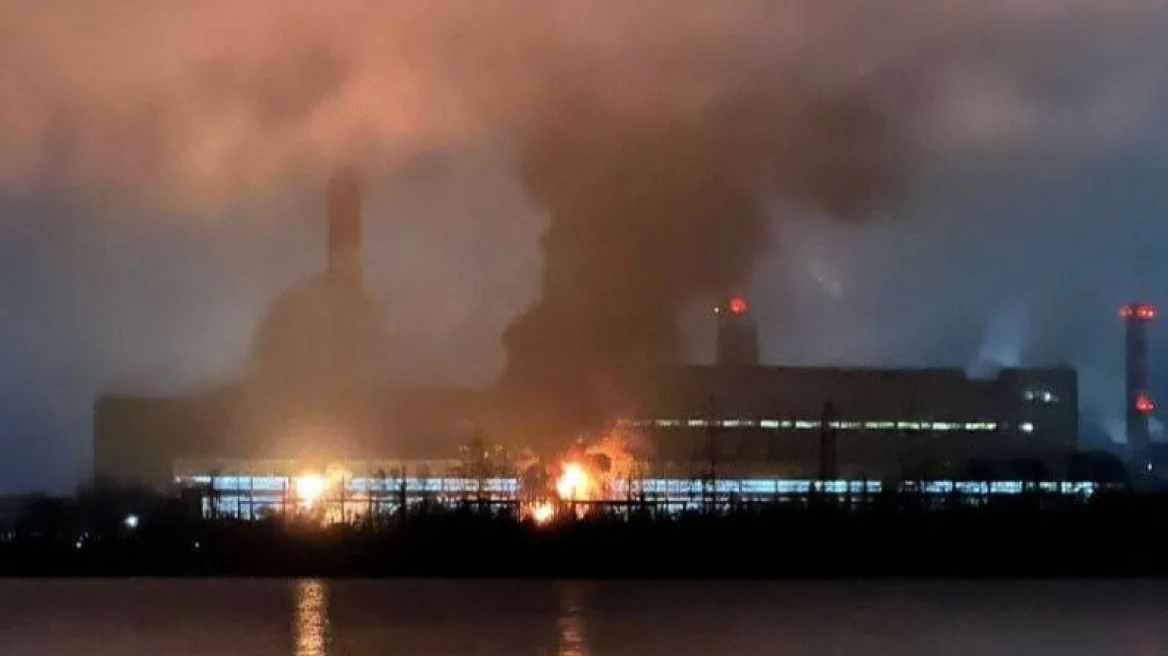 Ukraina godet me dronë një termocentral në rajonin e Moskës  përfshihet nga flakët
