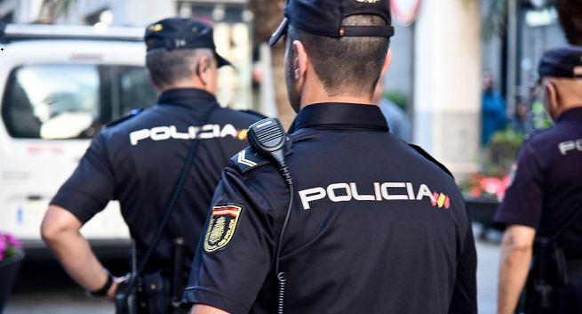 Goditet rrjeti i madh i falsifikimeve sportive në Spanjë, sekuestrohen 16 tonë mallra